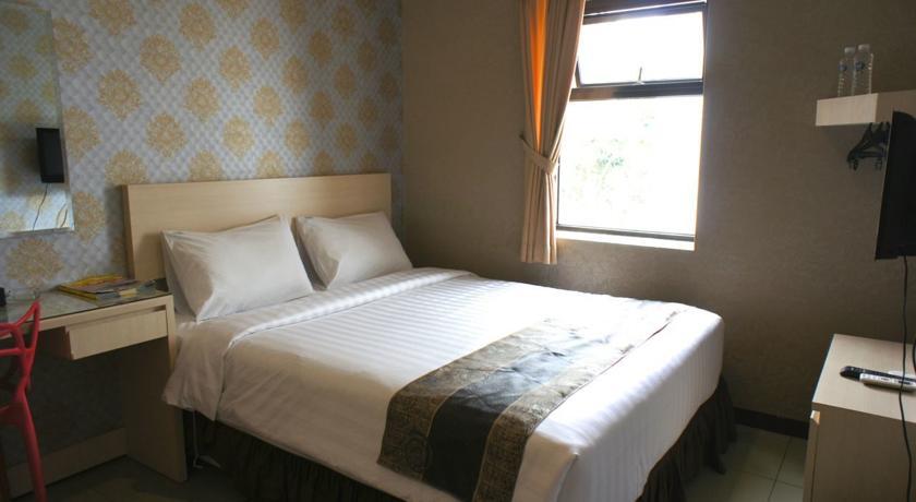 Mine Home Hotel Bandung Buitenkant foto
