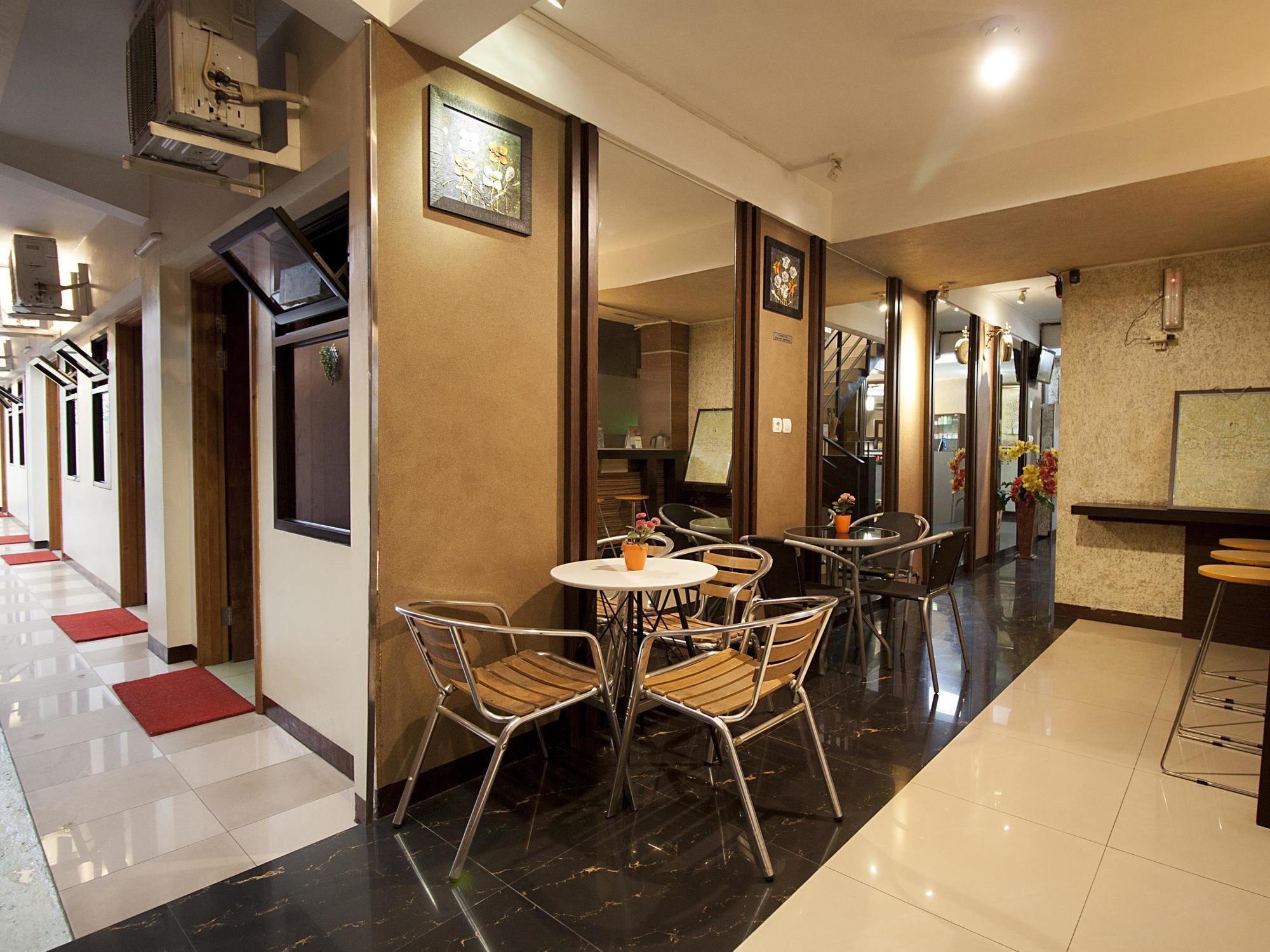 Mine Home Hotel Bandung Buitenkant foto